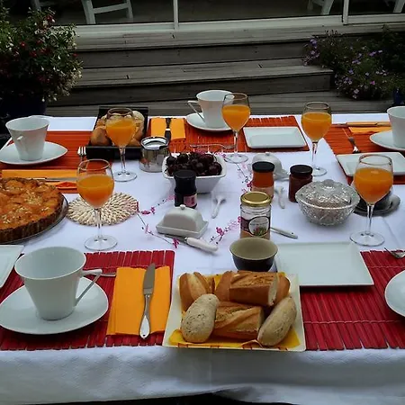 Les Deux Chenes Bed & Breakfast