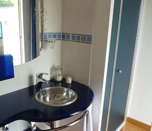 Les Deux Chenes Bed & Breakfast *