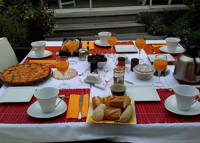 Les Deux Chenes Bed & Breakfast